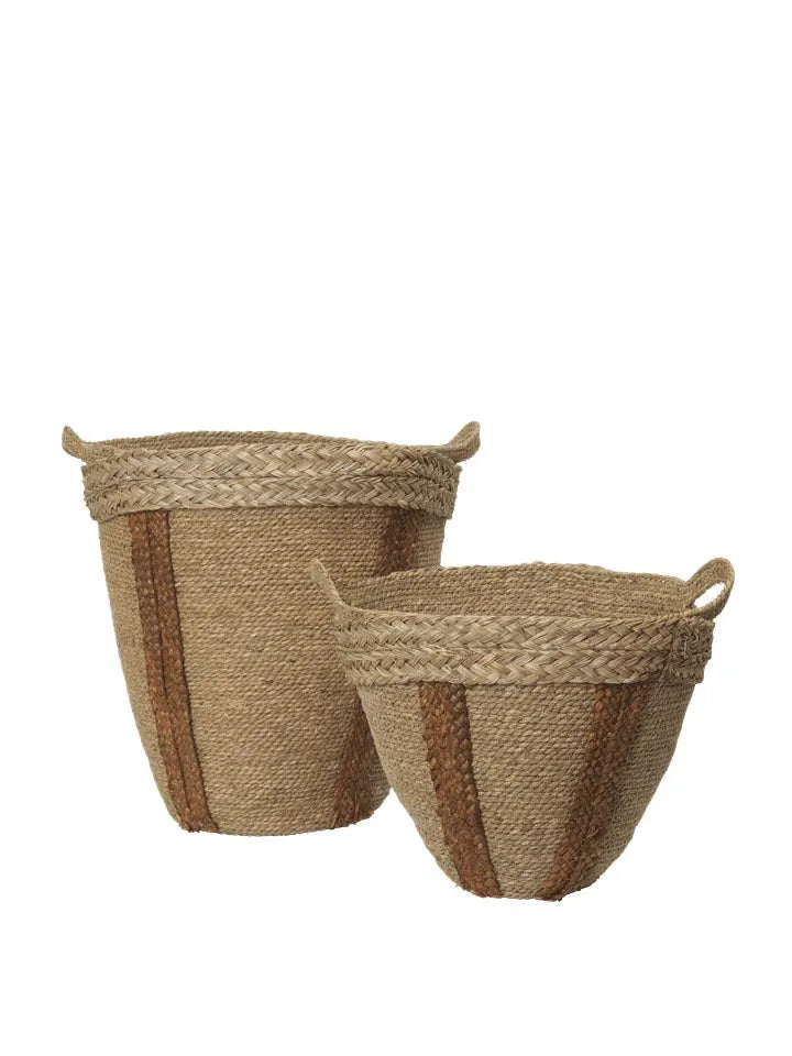 Mar Geflochtene Körbe Set aus 2  in Natürlich/Rotbraun präsentiert im Onlineshop von KAQTU Design AG. Aufbewahrungskorb ist von Ferm Living