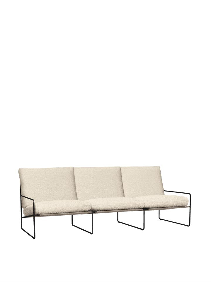 Genießen Sie den Sommer mit dem Desert 3-Sitzer von Ferm Living. Komfortabel, wetterfest und modern – perfekt für entspannte Stunden im Freien.
