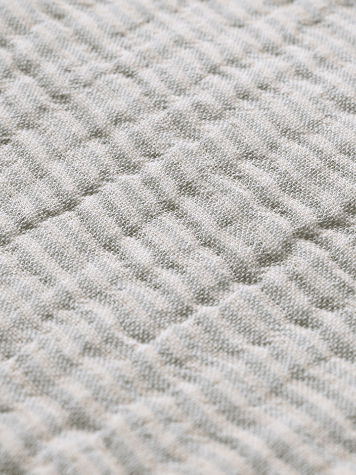 Fino Bettüberwurf in Teegelb/Sand präsentiert im Onlineshop von KAQTU Design AG. Bettüberwurf ist von Ferm Living