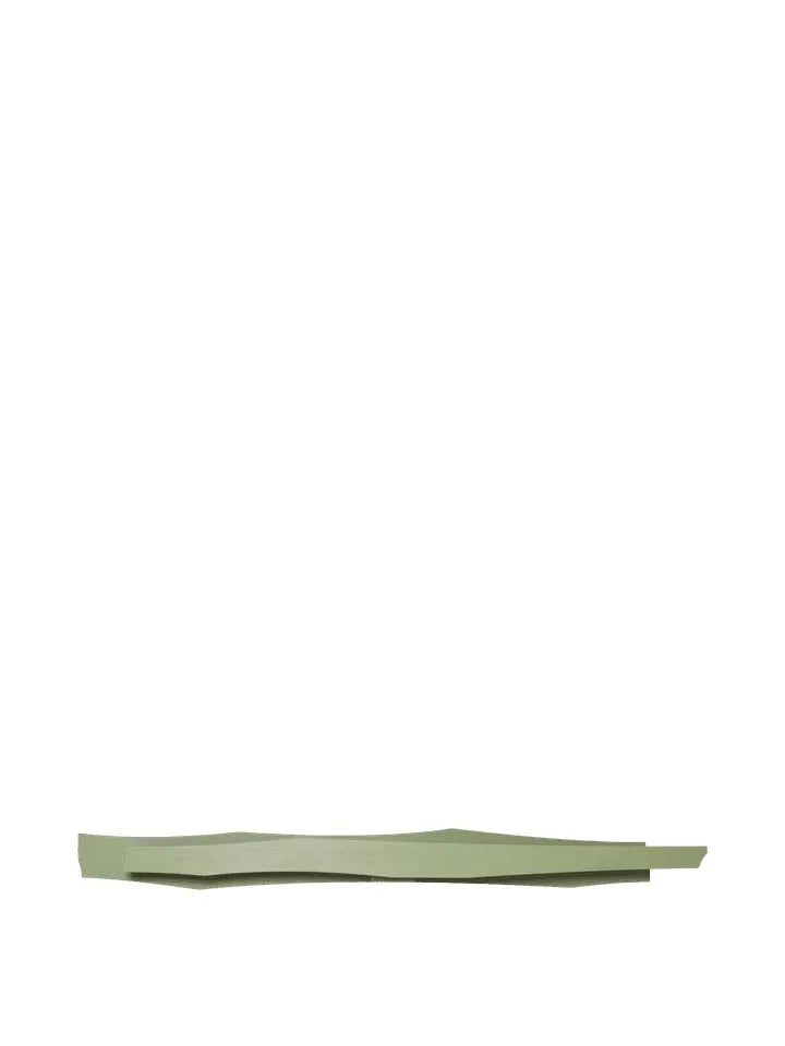 Leta Bilderschiene  in Teegrün präsentiert im Onlineshop von KAQTU Design AG. Bilderrahmen ist von Ferm Living