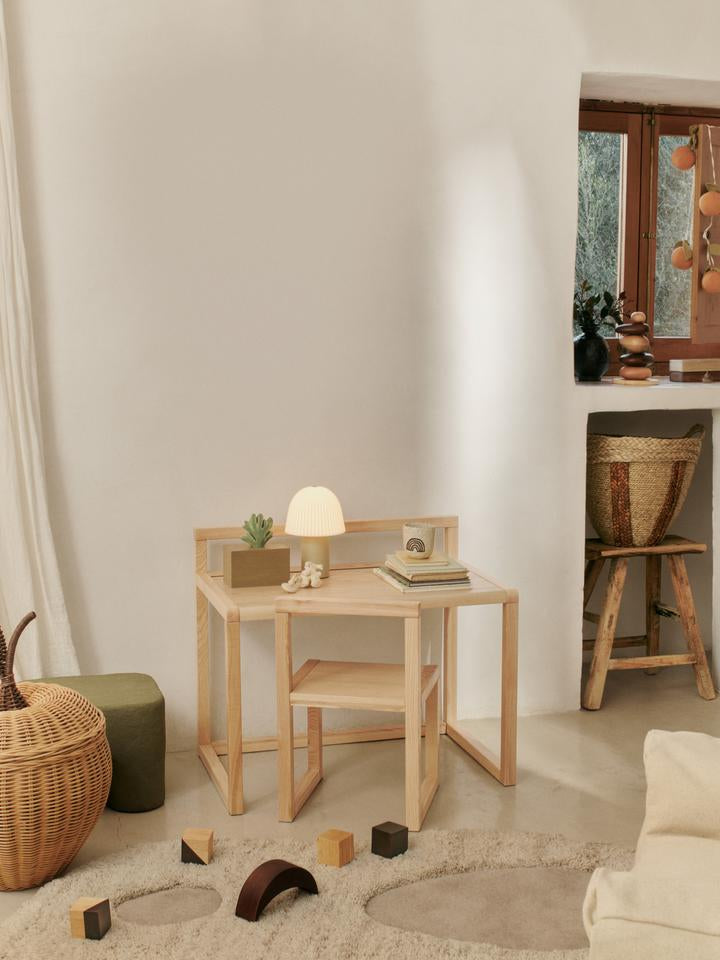 Frill Tragbare Lampe  in Kaschmir/Weiss präsentiert im Onlineshop von KAQTU Design AG. Tischleuchte ist von Ferm Living