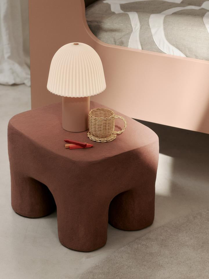 Frill Tragbare Lampe  in Rose/Weiss präsentiert im Onlineshop von KAQTU Design AG. Tischleuchte ist von Ferm Living