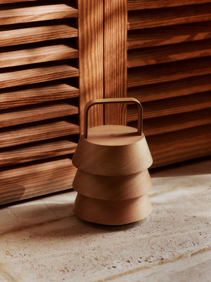 Luver portable Lampe  in Natürlich präsentiert im Onlineshop von KAQTU Design AG. Tischleuchte ist von Ferm Living