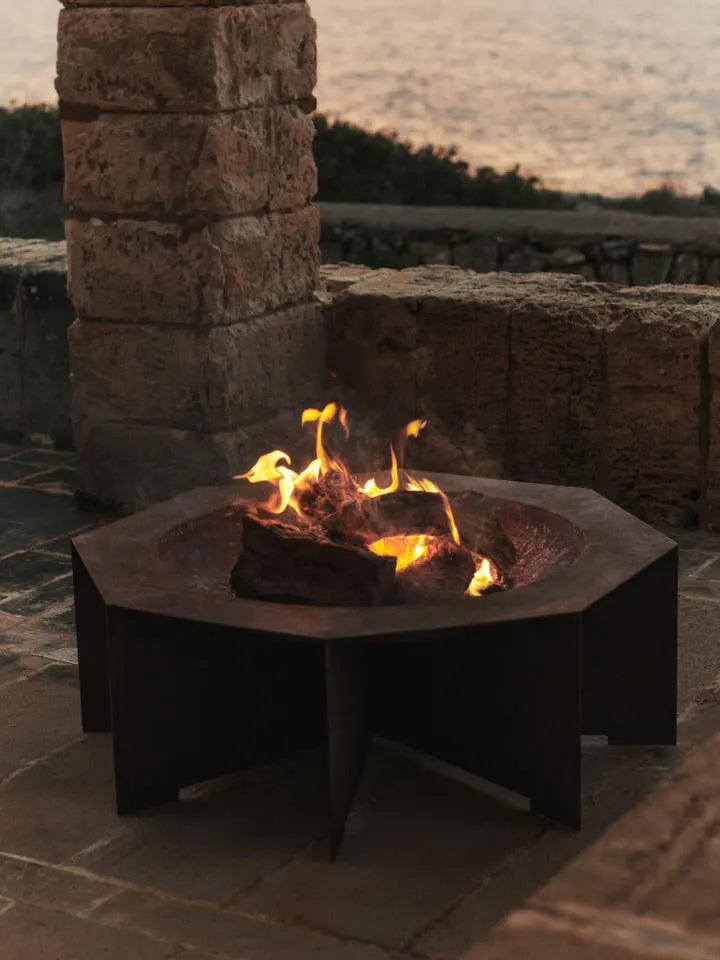 Otte Feuerstelle in Rost präsentiert im Onlineshop von KAQTU Design AG. Feuerschale ist von Ferm Living