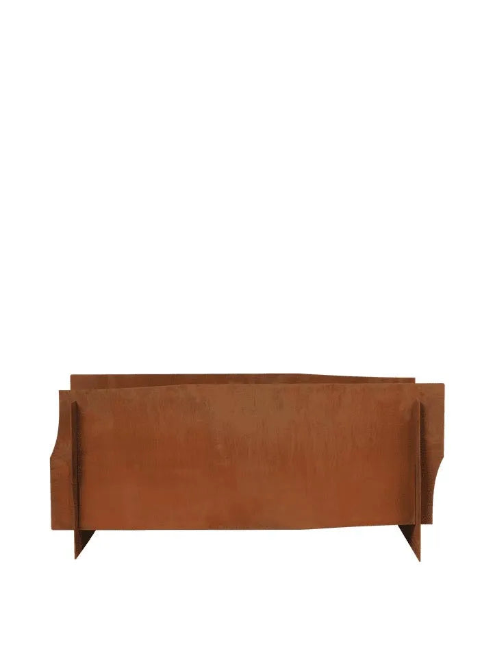 Lapel Pflanzgefäss  in Rost präsentiert im Onlineshop von KAQTU Design AG. Pflanzentopf Outdoor ist von Ferm Living