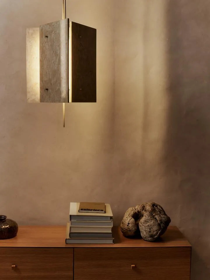 Oeste Pendelleuchte  in Sand präsentiert im Onlineshop von KAQTU Design AG. Pendelleuchte ist von Ferm Living