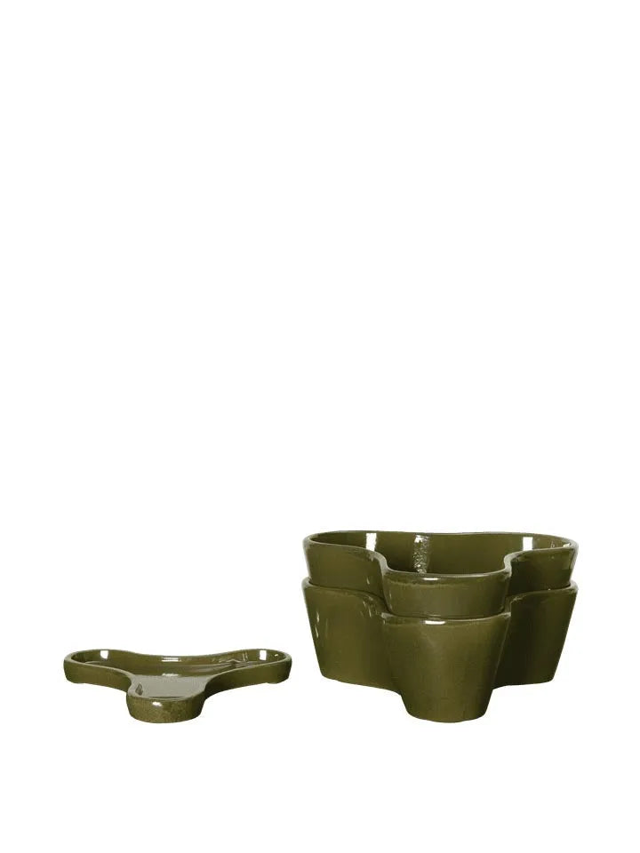 Gemi stapelbare Pflanzgefässe – Set aus 2 in Moosgrün präsentiert im Onlineshop von KAQTU Design AG. Pflanzentopf Outdoor ist von Ferm Living