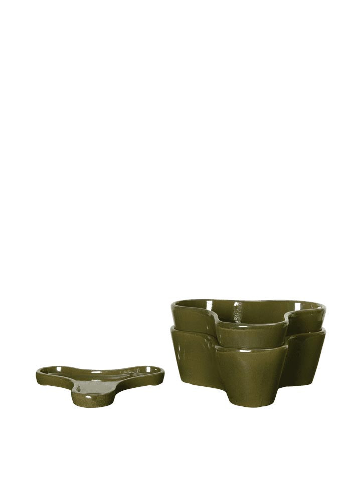Gemi stapelbare Pflanzgefässe – Set aus 2 in Moosgrün präsentiert im Onlineshop von KAQTU Design AG. Pflanzentopf Outdoor ist von Ferm Living