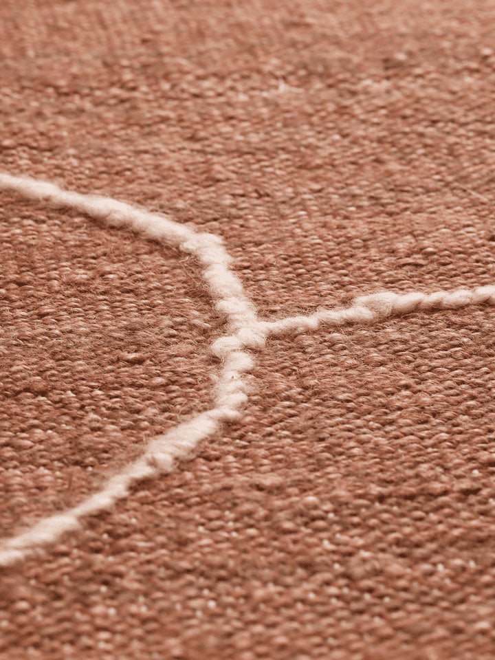 Gesso Jute Teppich 140 x 200  in Terrakotta/Weisslich präsentiert im Onlineshop von KAQTU Design AG. Teppich ist von Ferm Living