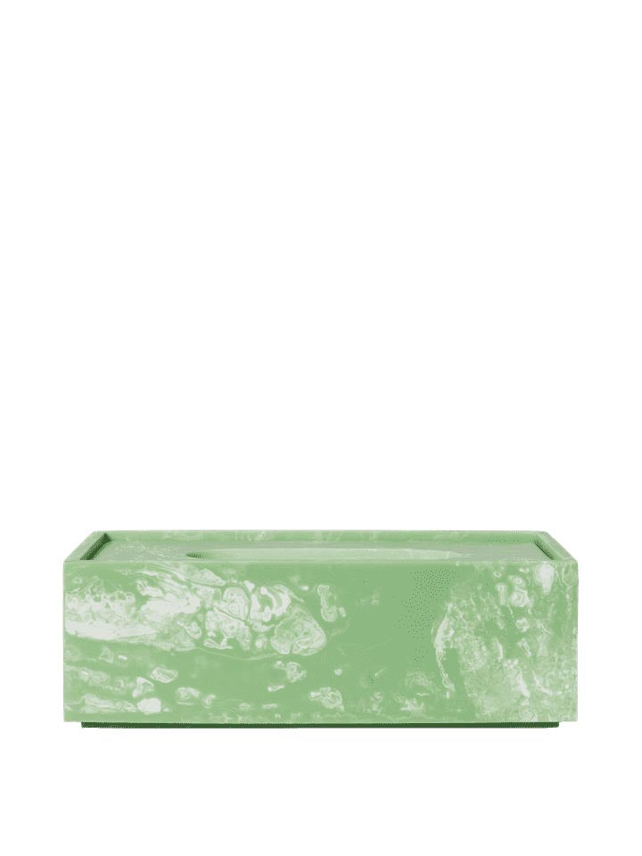 Entdecken Sie die elegante Mist Taschentuchbox von Ferm Living – stilvolles Badzubehör aus hochwertigem, marmoriertem Resin für Ihr modernes Badezimmer.