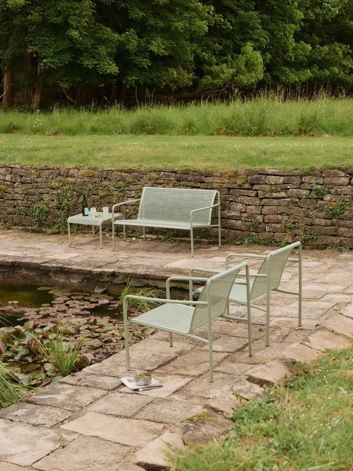 Dapple Lounge 2-Sitzer in Teegrün präsentiert im Onlineshop von KAQTU Design AG. Lounge Sofa ist von Ferm Living