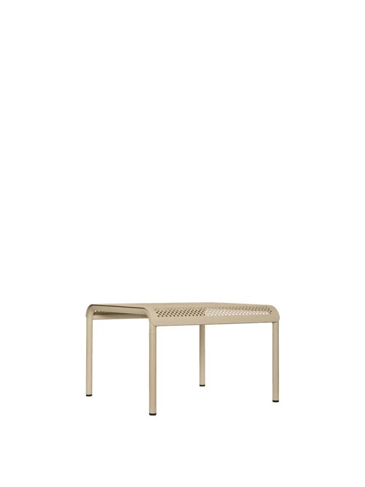 Dapple Loungetisch 57 x 57  in Kaschmir präsentiert im Onlineshop von KAQTU Design AG. Beistelltisch Outdoor ist von Ferm Living