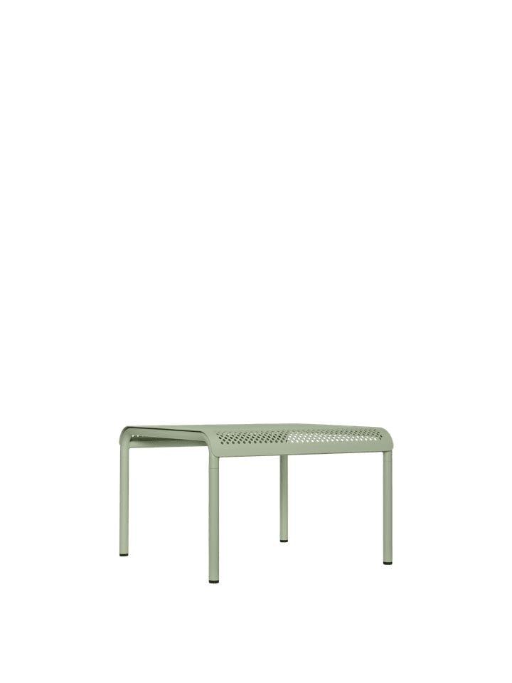 Dapple Loungetisch 57 x 57  in Teegrün präsentiert im Onlineshop von KAQTU Design AG. Beistelltisch Outdoor ist von Ferm Living