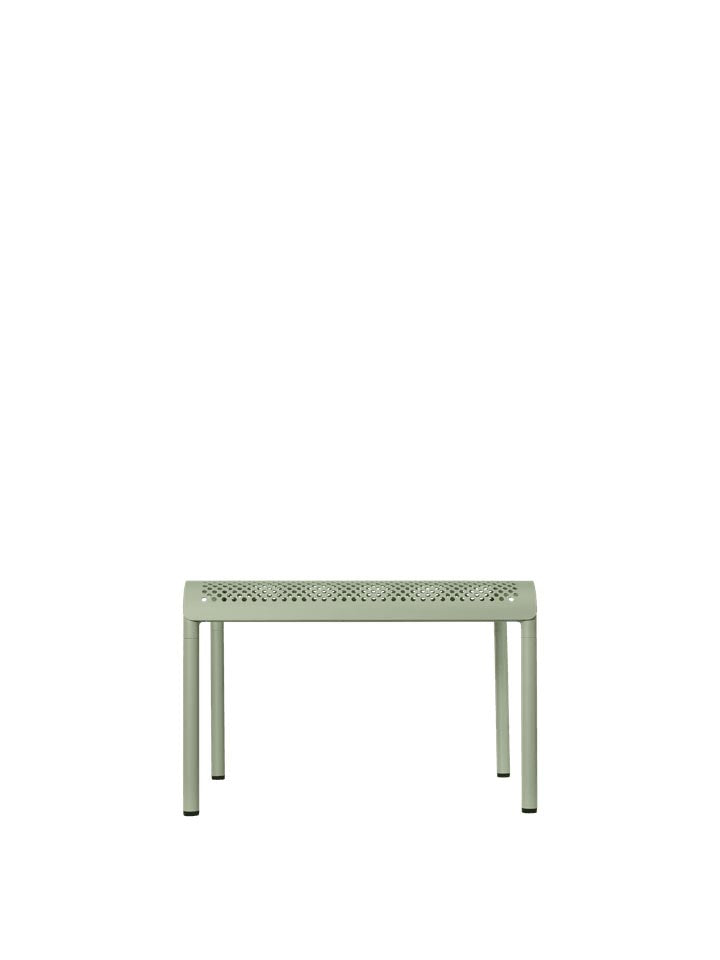 Dapple Loungetisch 57 x 57  in Teegrün präsentiert im Onlineshop von KAQTU Design AG. Beistelltisch Outdoor ist von Ferm Living