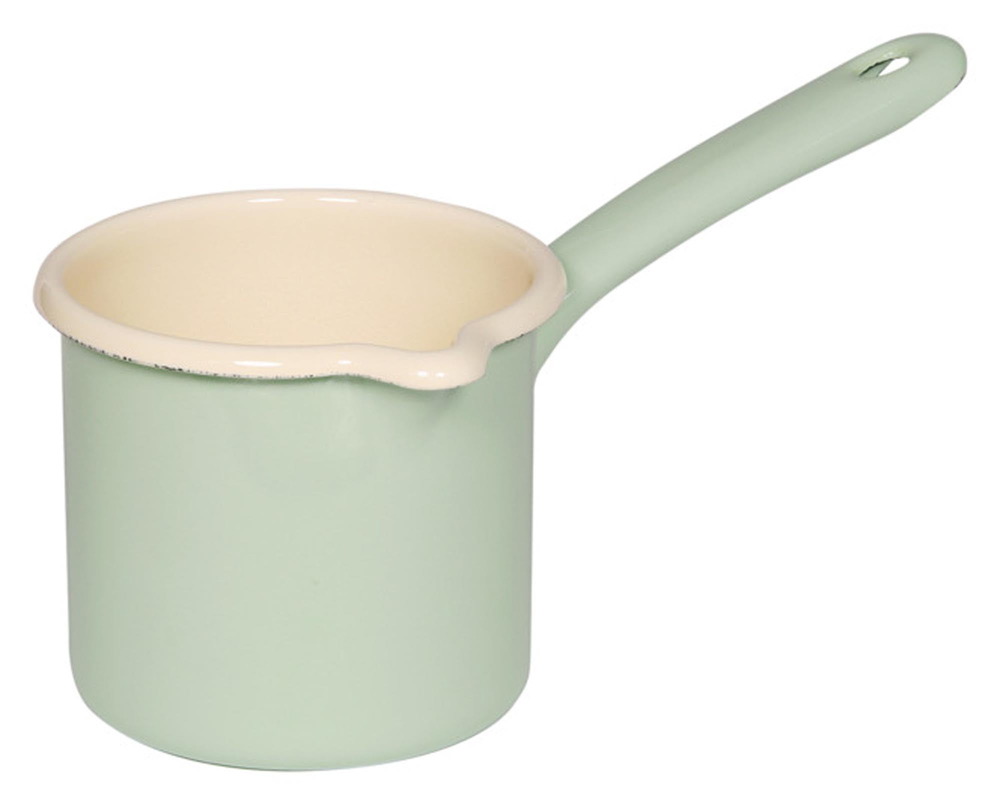 Entdecken Sie den RIESS Schnabeltopf mit Stiel in Pastellgrün (0,75 l, Ø 10 cm) – ideal zum Ausgießen, robust, kratzfest und zeitlos im Design.