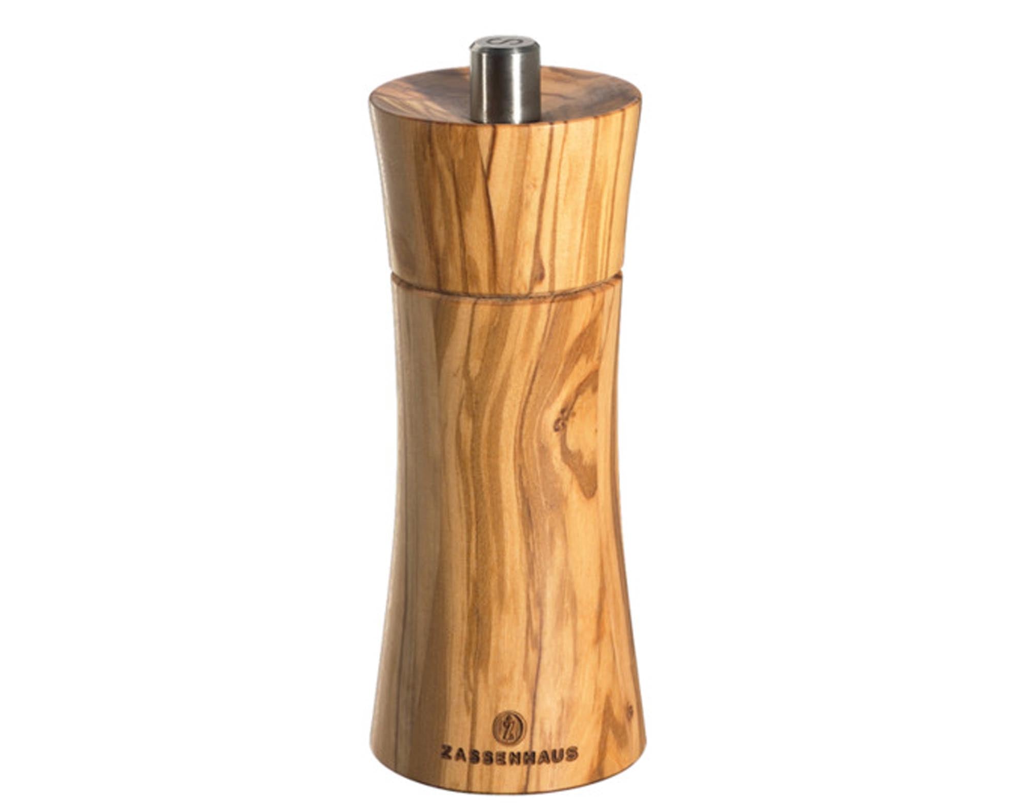 Entdecken Sie die ZASSENHAUS Pfeffermühle Frankfurt aus Olivenholz (14 cm) – ein elegantes Küchenaccessoire mit hochwertigem Keramikmahlwerk für perfekten Geschmack.