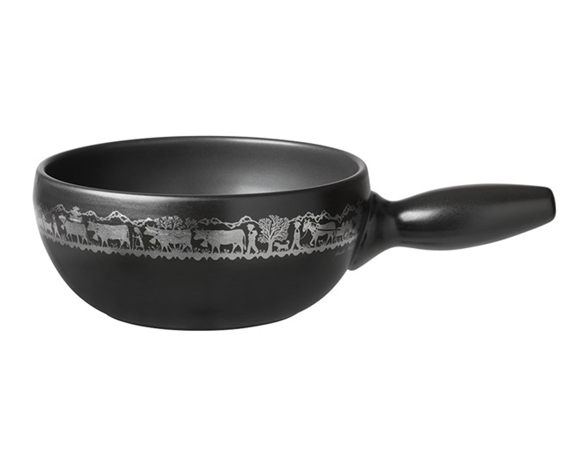 Entdecken Sie das STÖCKLI Fonduecaquelon Alpaufzug Induktion (ø 23 cm) für perfektes Schweizer Käsefondue. Vielseitig, hochwertig und stilvoll!