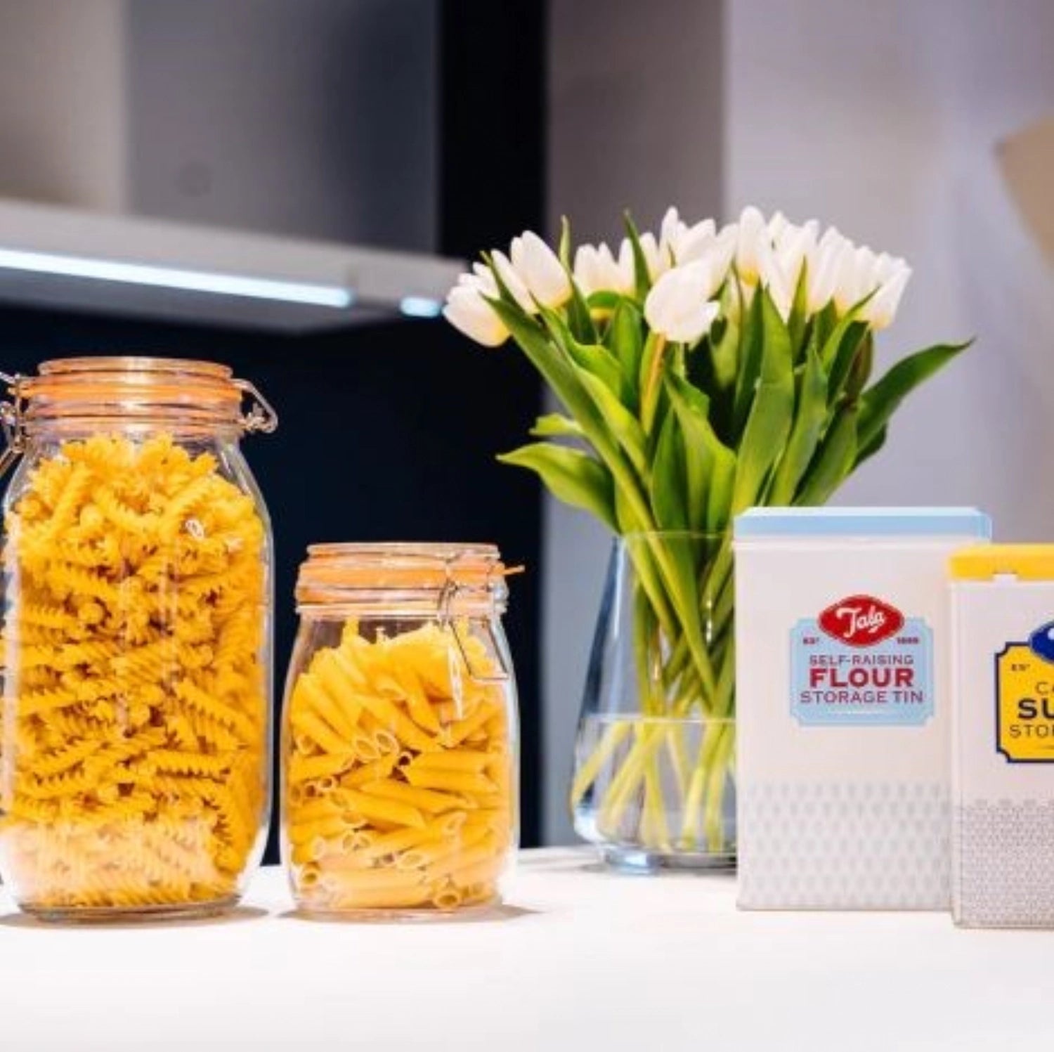 Praktisches 750 ml Bügelverschlussglas von Tala, perfekt für die Aufbewahrung von Lebensmitteln und zur stilvollen Organisation von Kleinigkeiten.