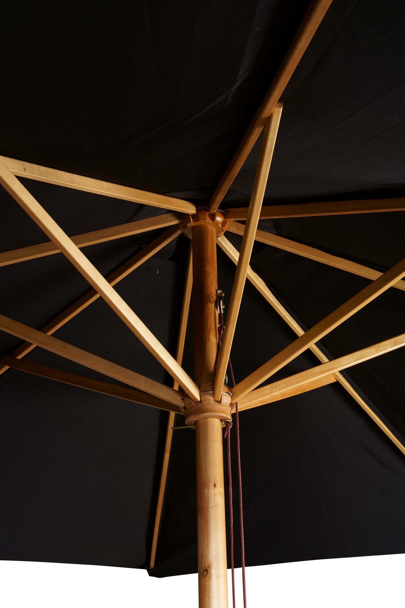 Der Ixos Sonnenschirm von Venture Home bietet stilvollen Sonnenschutz mit hochwertigem Design und langlebigen Materialien.