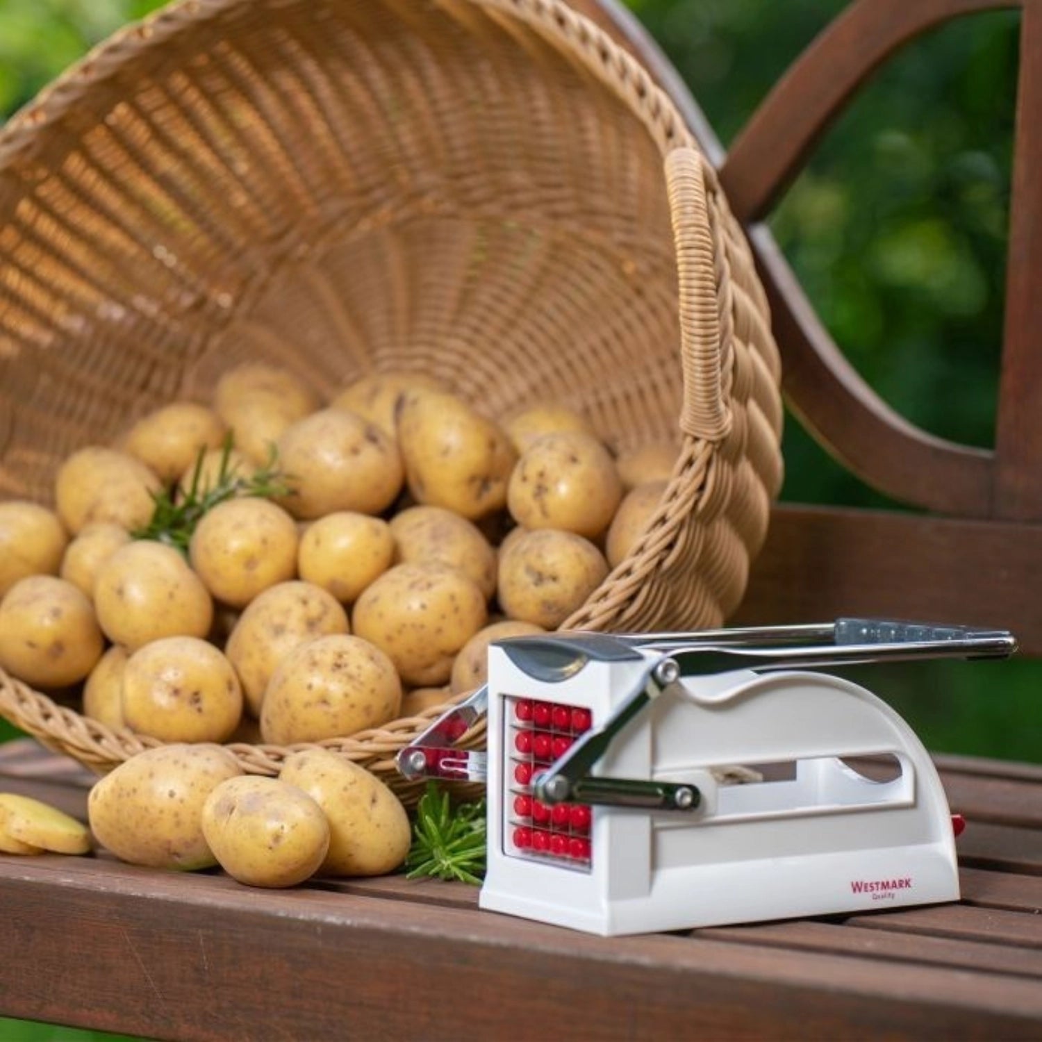 Praktischer Pommesschneider von Westmark, 24x10x11cm, ideal für gleichmäßige Pommes und schnelles Zubereiten von Kartoffelgerichten.