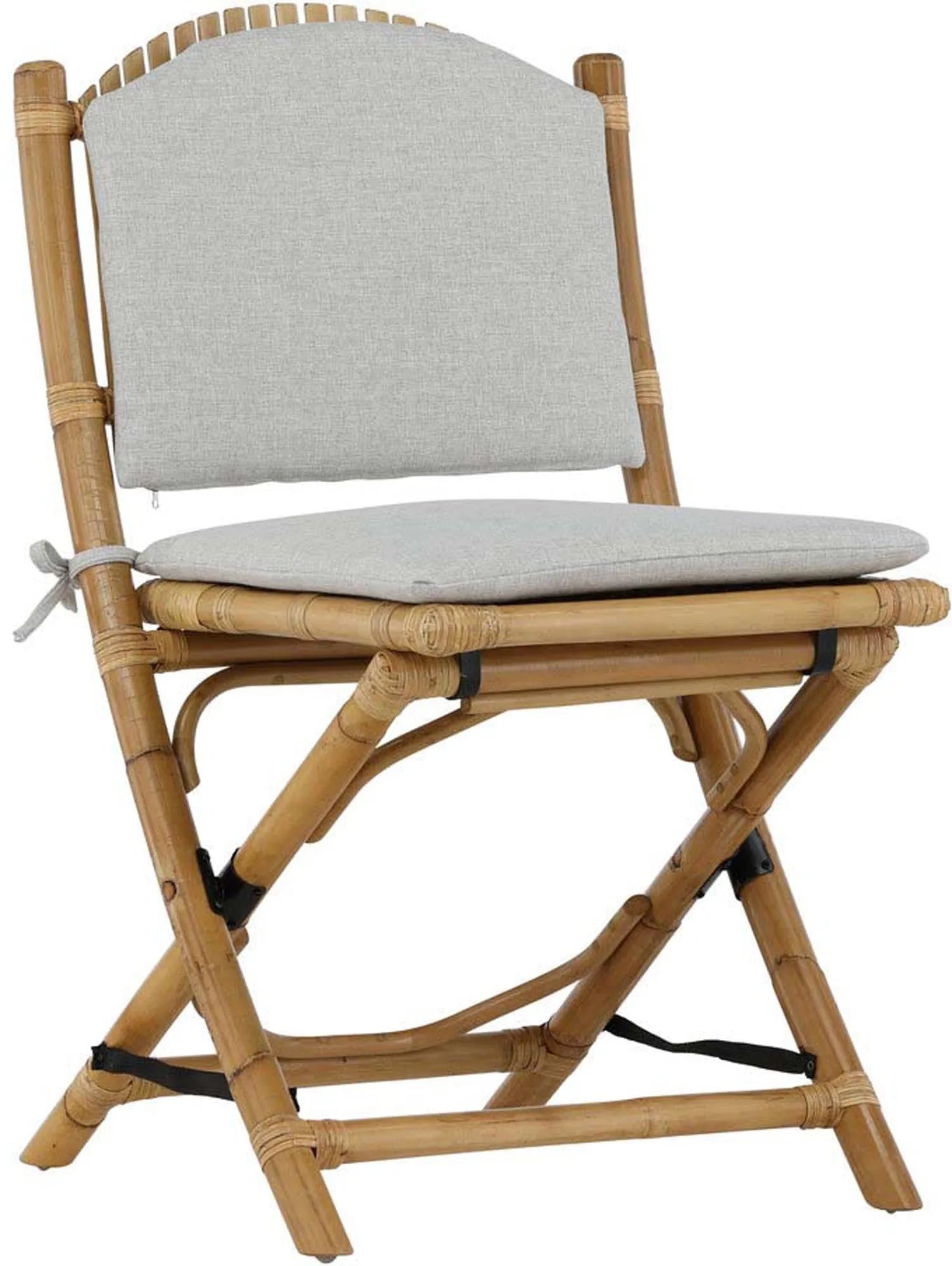 Eleganter, klappbarer Cane Stuhl aus langlebigem Rattan von Venture Home – ideal für stilvolle Outdoor-Momente.