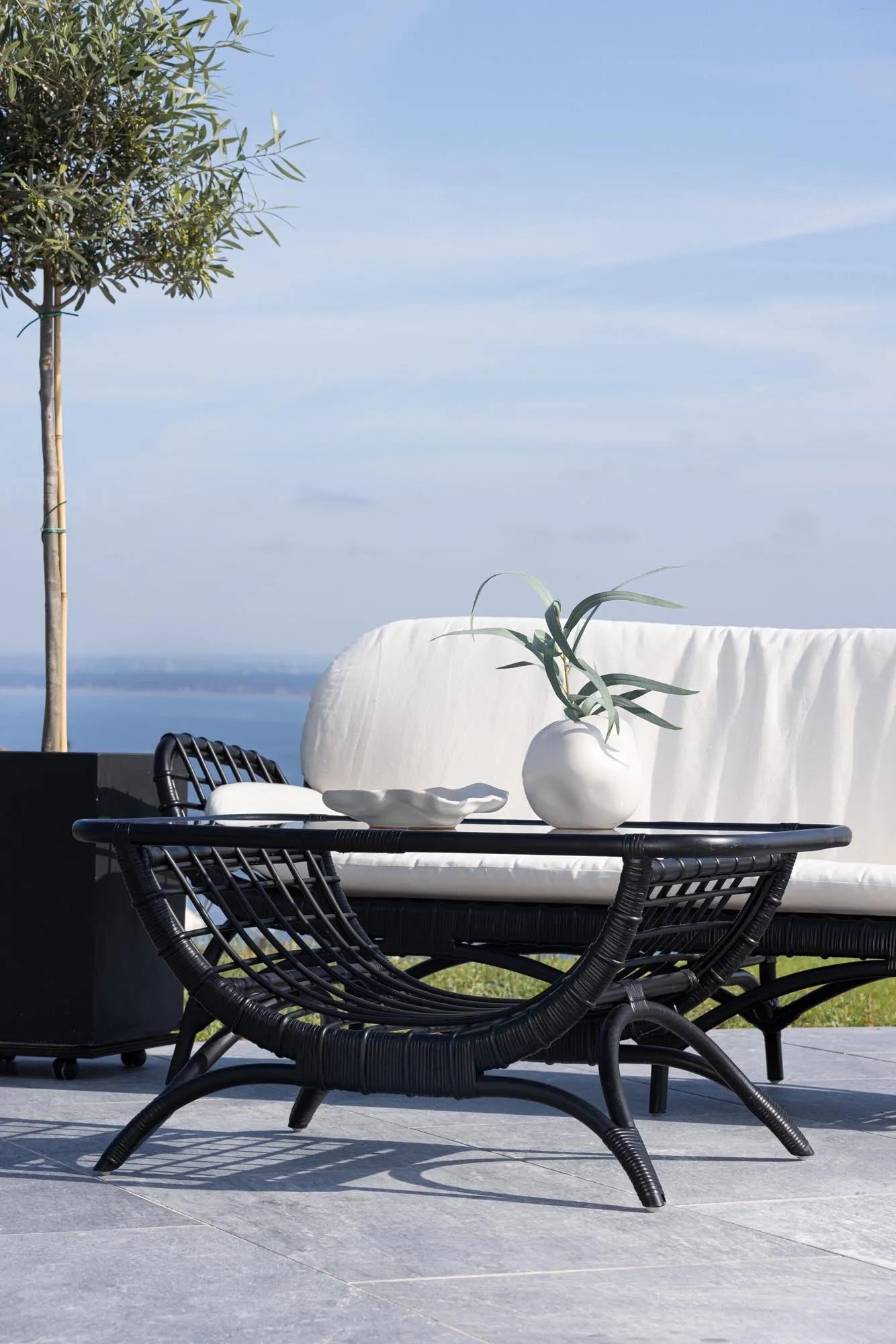 Moana Beistelltisch in Schwarz präsentiert im Onlineshop von KAQTU Design AG. Beistelltisch Outdoor ist von Venture Home