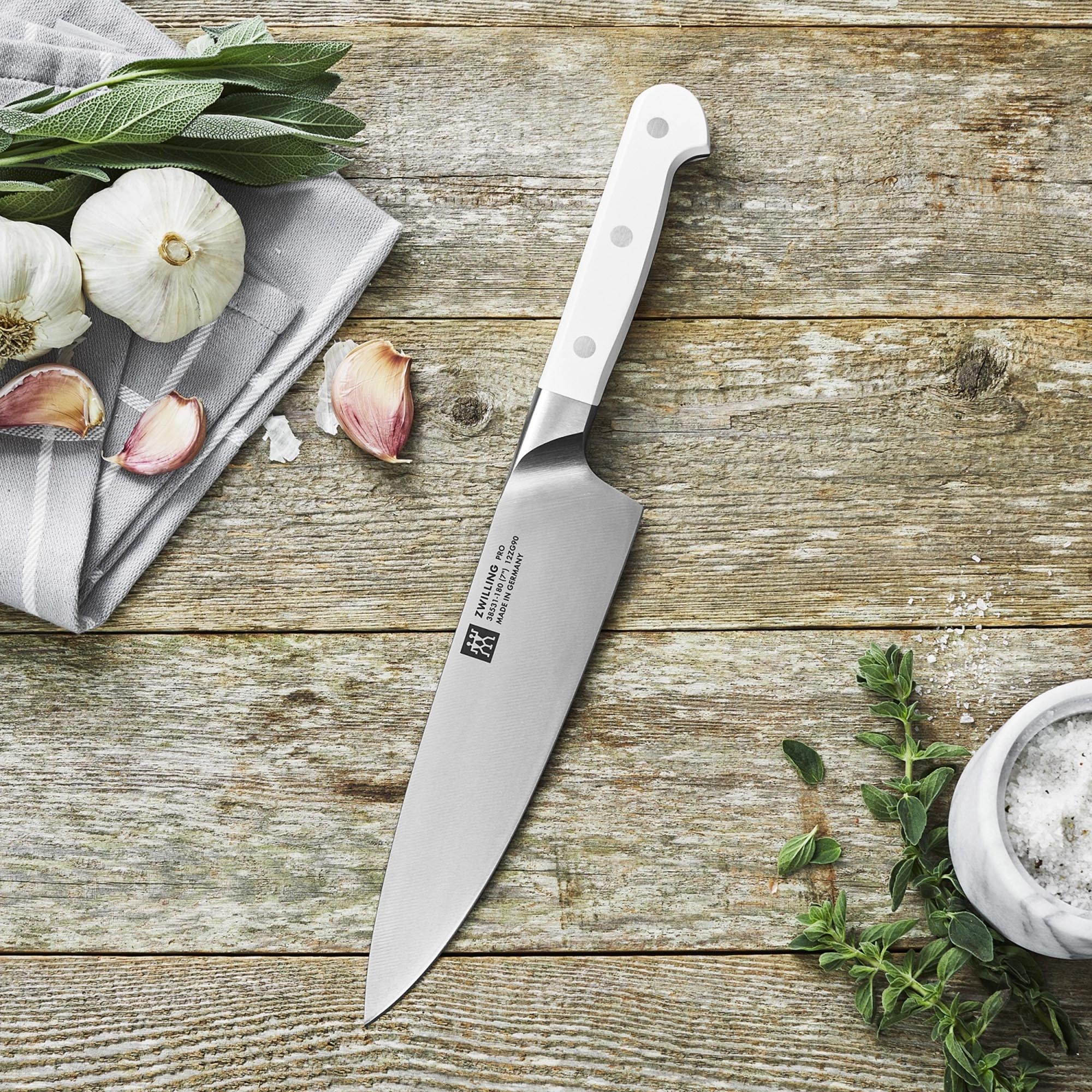 Zwilling Pro le blanc: 180mm Messer für müheloses, präzises Schneiden.