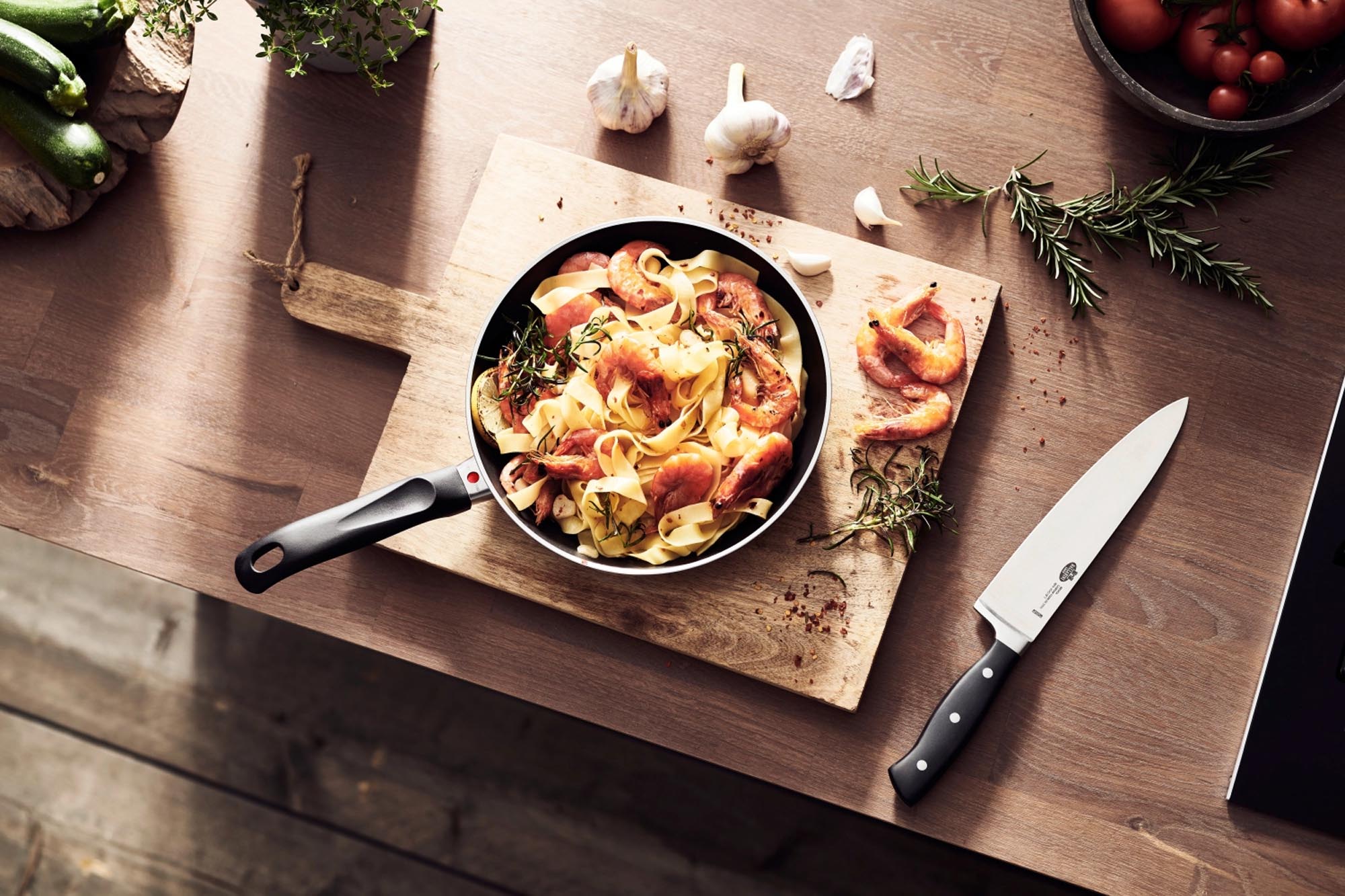 Die Ballarini Firenze Bratpfanne D18cm vereint Funktionalität und Stil. Ideal für kleine Portionen, mit hervorragender Antihaftbeschichtung und gleichmäßiger Wärmeverteilung.
