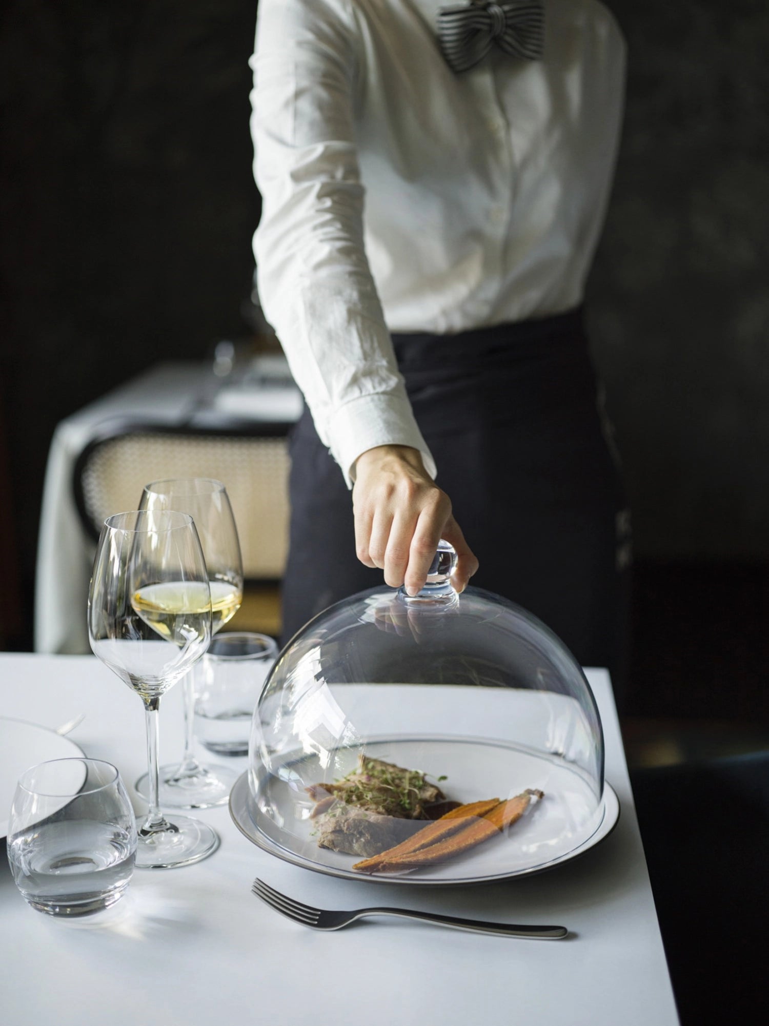 Elegante Courchevel Tafelgabel aus glänzendem Edelstahl von Revol, perfekt für stilvolle Dinner und besondere Anlässe.