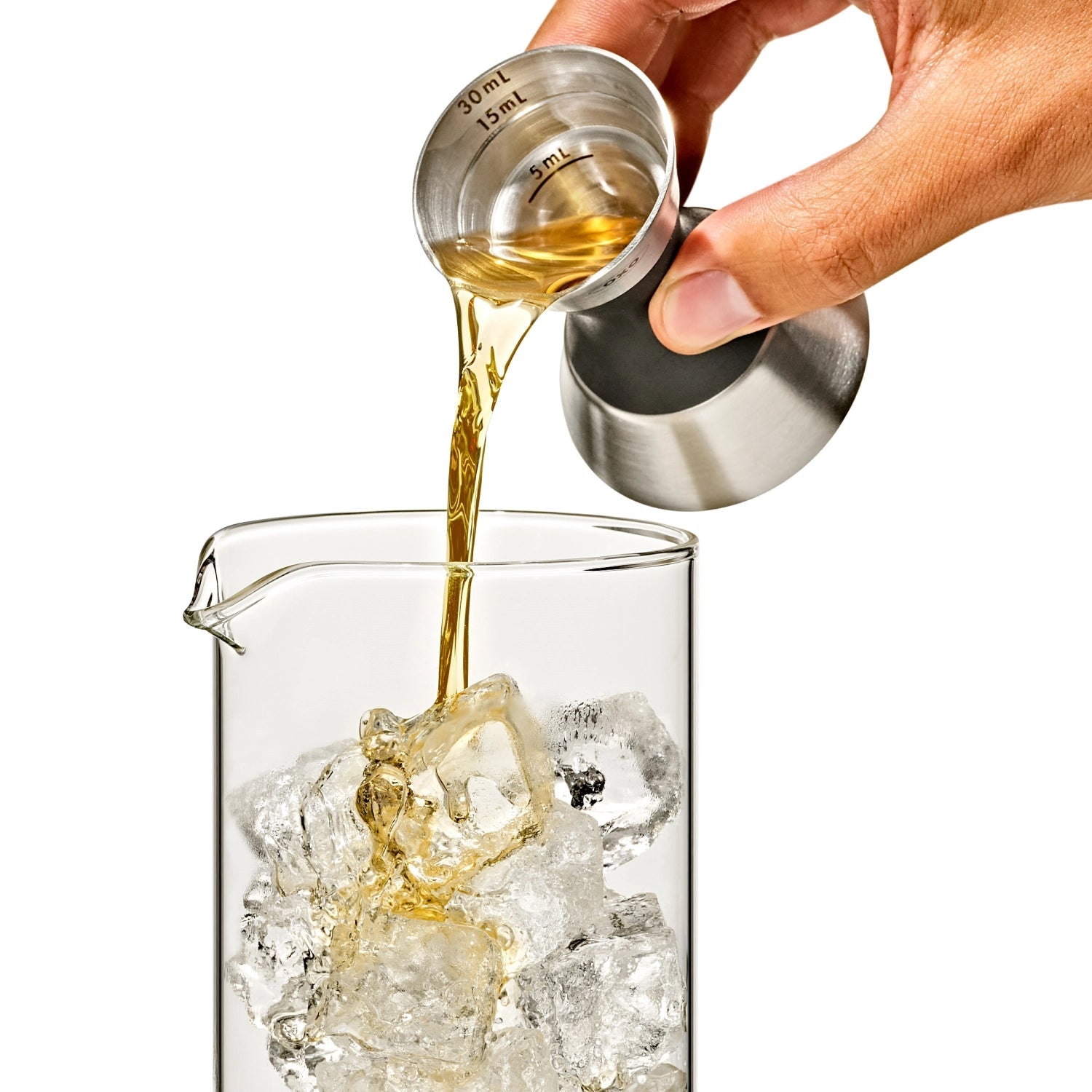 Der OXO Good Grips Steel Doppeljigger kombiniert Präzision und Stil, ideal für Cocktails, mit rutschfestem Griff.
