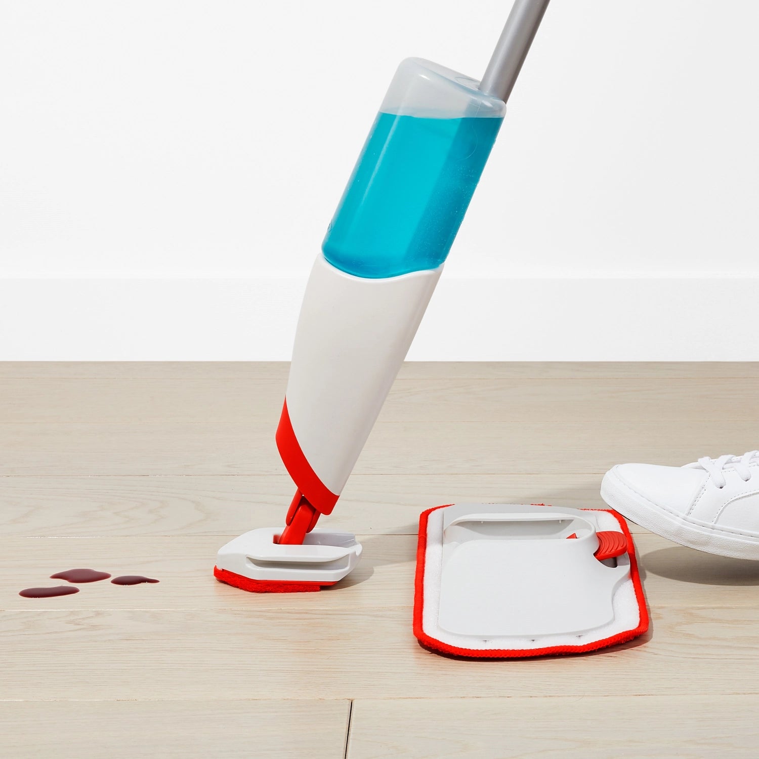 2er Set Mikrofaser-Pads für OXO Spray Mop, wiederverwendbar, maschinenwaschbar, für effiziente und gründliche Bodenpflege.