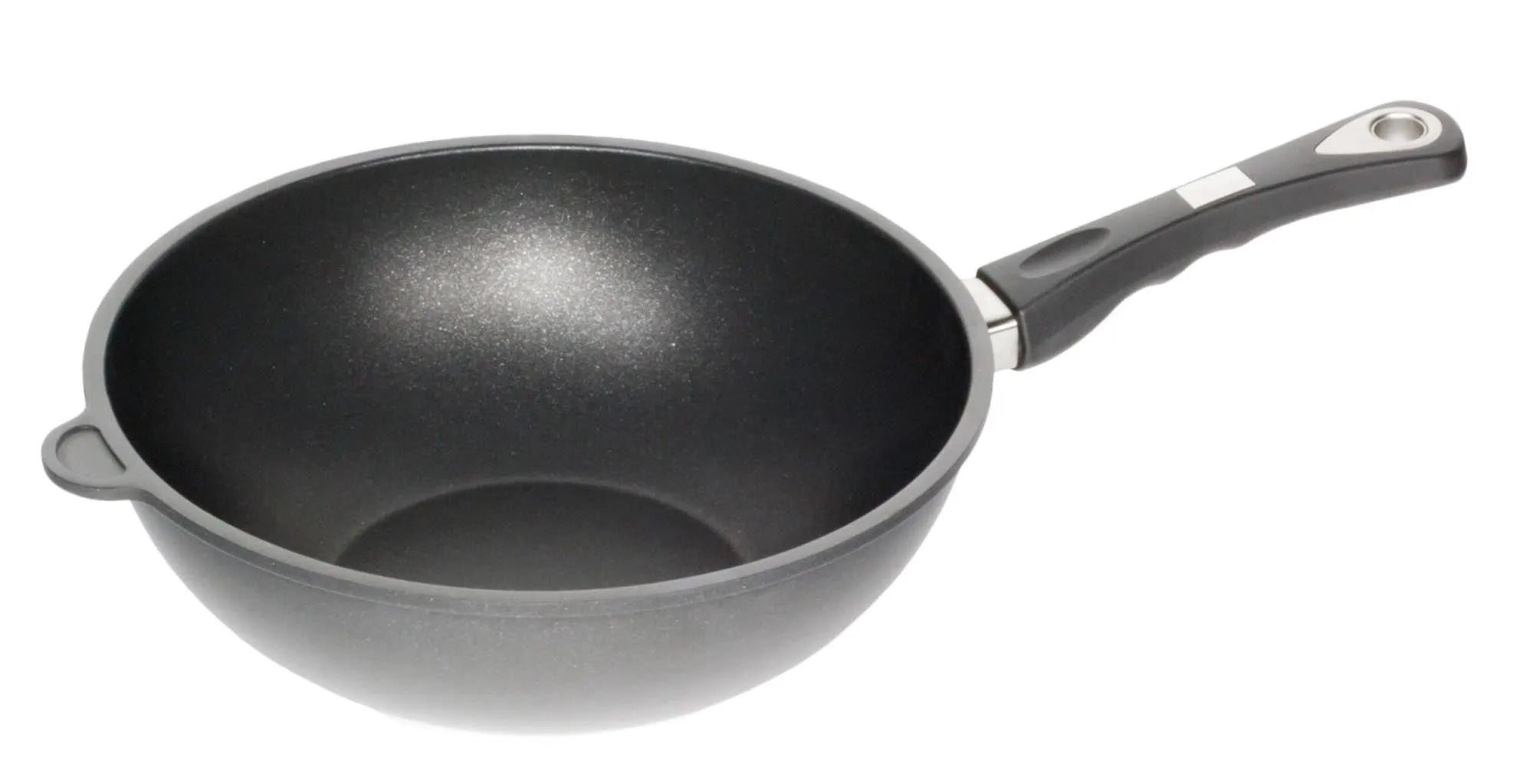 Hochwertiger Induktions-Wok von AMT Gastroguss, 28cm, ideal für asiatische Gerichte, mit exzellenter Wärmeleitung und kratzfester Oberfläche.