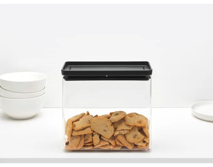 Praktische BRABANTIA Vorratsdose Tasty+ in Dunkelgrau, 3.5 l Volumen, ideal für die Aufbewahrung von Lebensmitteln, stilvoll und funktional.