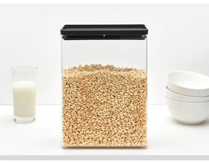 Praktische BRABANTIA Vorratsdose Tasty+ in Dunkelgrau, 5.4 l, ideal für die Aufbewahrung von Lebensmitteln, stilvoll und funktional.