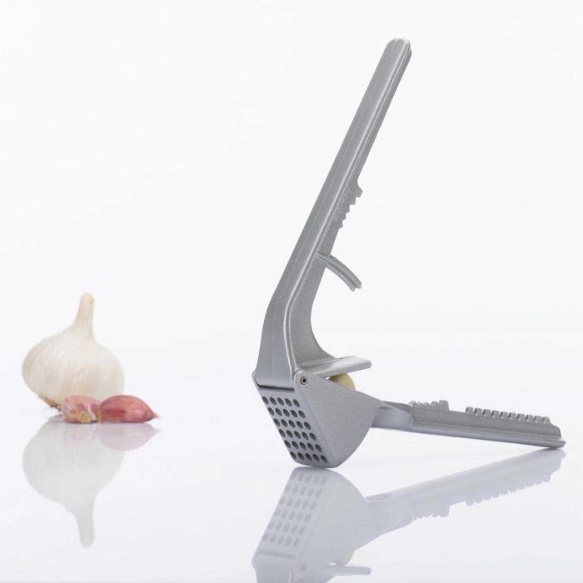 Kompakte Mehrzweckpresse von Westmark, ideal für vielseitige Anwendungen in der Küche, Maße: 16x5.2x3.3cm, robust und praktisch.