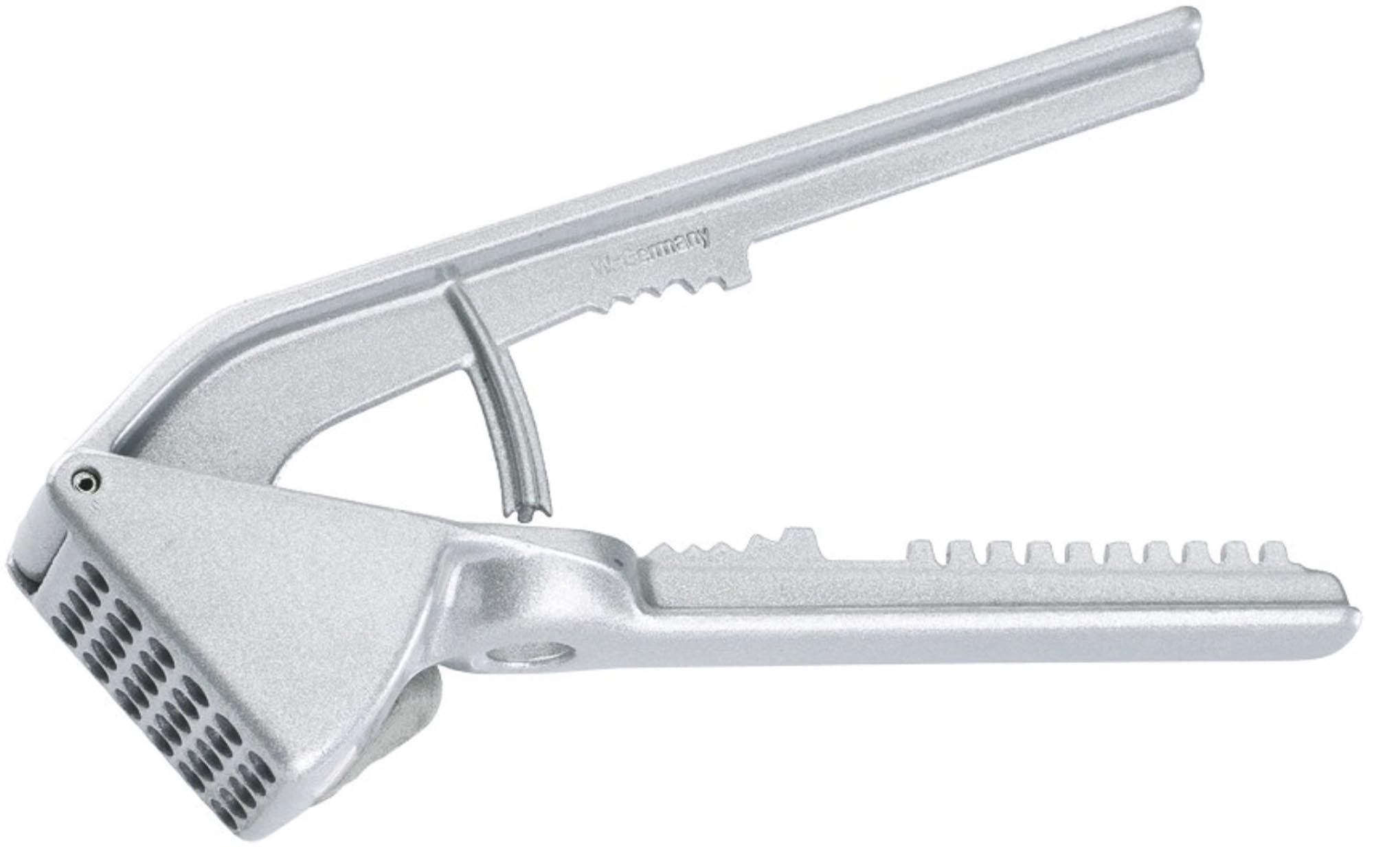 Mehrzweckpresse Extracta, 16x5.2x3.3cm in Silber präsentiert im Onlineshop von KAQTU Design AG. Küchenhelfer ist von Westmark