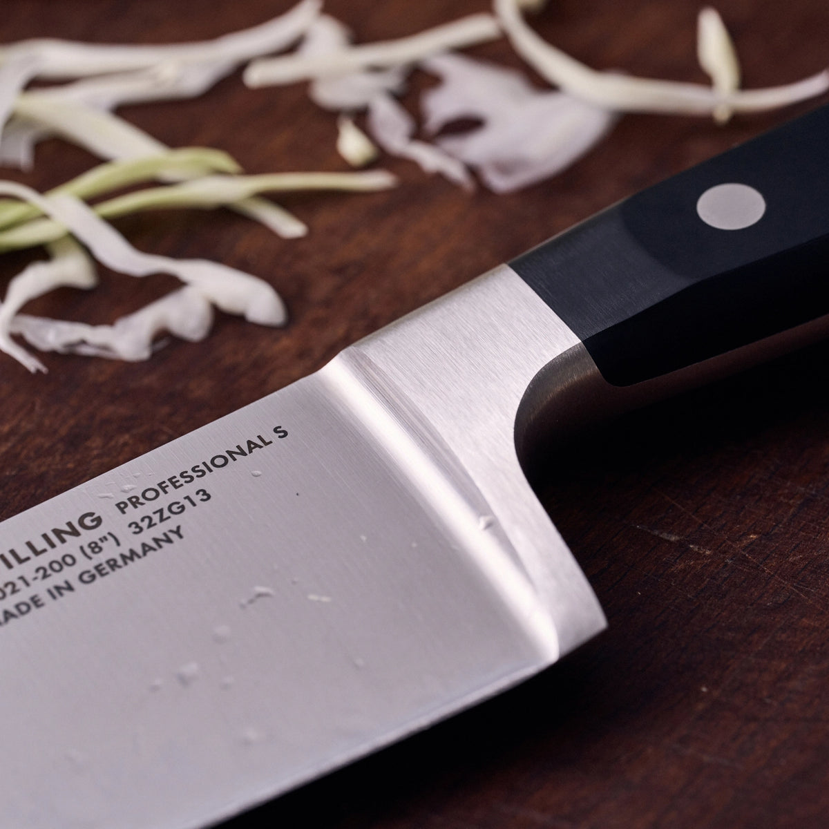 Professional "S" Kochmesser 200 mm in Schwarz präsentiert im Onlineshop von KAQTU Design AG. Küchenmesser ist von Zwilling Kitchen
