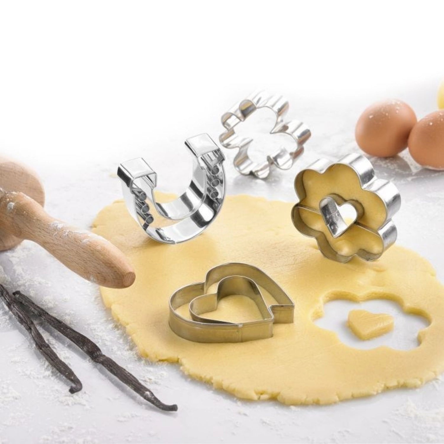 4-teiliges Ausstechform-Set von Westmark in Herz- und Kleeblattform, ideal für das Backen von liebevollen Keksen und besonderen Anlässen.