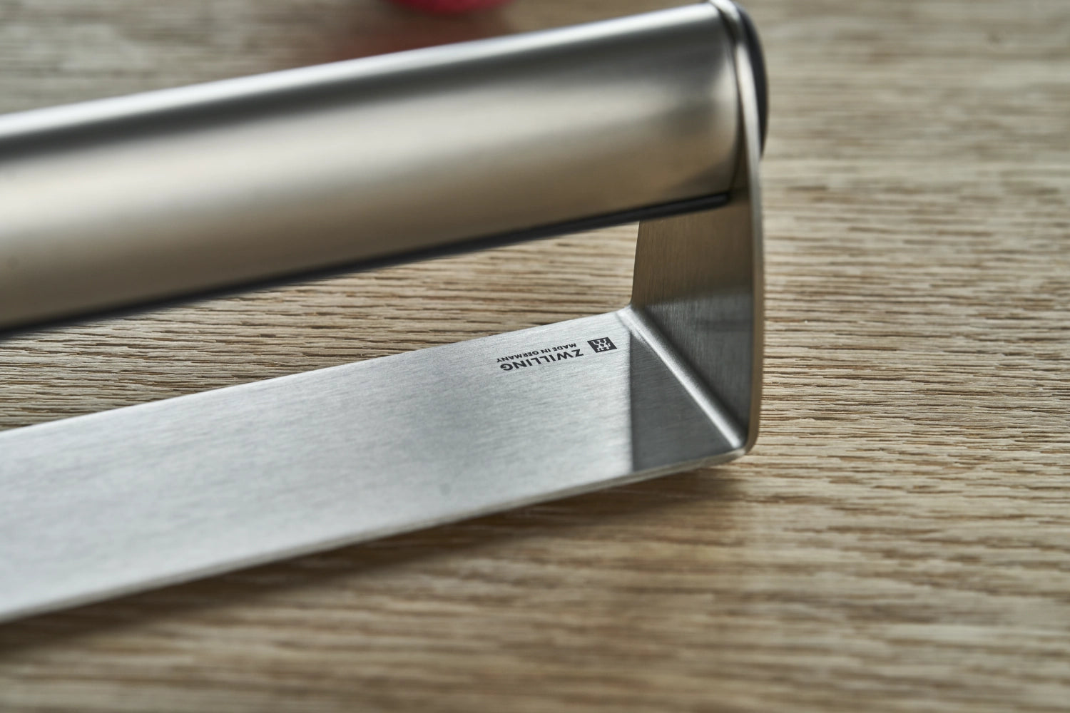 Der TWINSHARP Select Messerschärfer von Zwilling bietet präzises und einfaches Schärfen, ideal für scharfe Messer in der Küche.