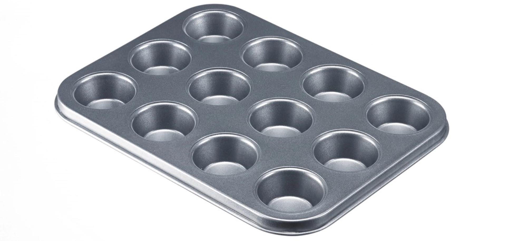 Backmeister 12er Mini Muffinbackform, 25x19x2cm, Antihaft in Silber präsentiert im Onlineshop von KAQTU Design AG. Backform / Backblech ist von Westmark