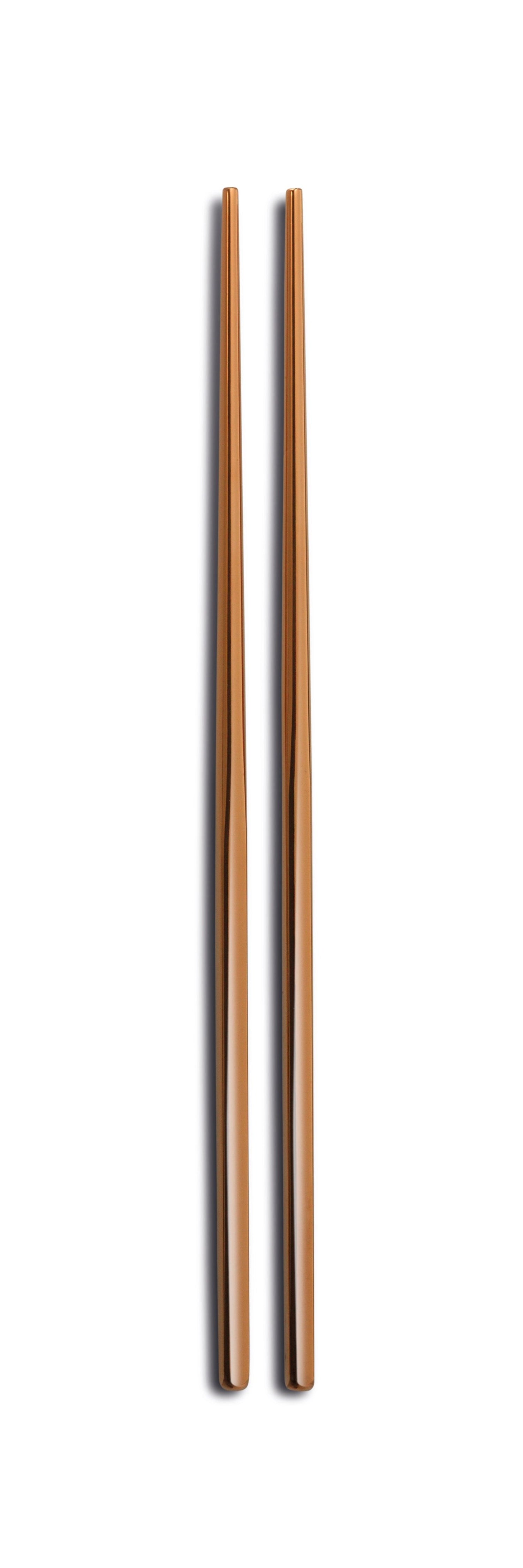 Elegantes 2er Set kupferfarbene Essstäbchen aus robustem 18/10 Edelstahl von Comas, ideal für besondere Anlässe und authentische asiatische Gerichte.