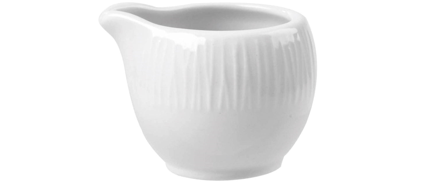 Stilvolle Milchkanne der Bamboo White Kollektion von Churchill, ideal für Saucen und Milch, vereint modernes Design mit praktischer Handhabung.