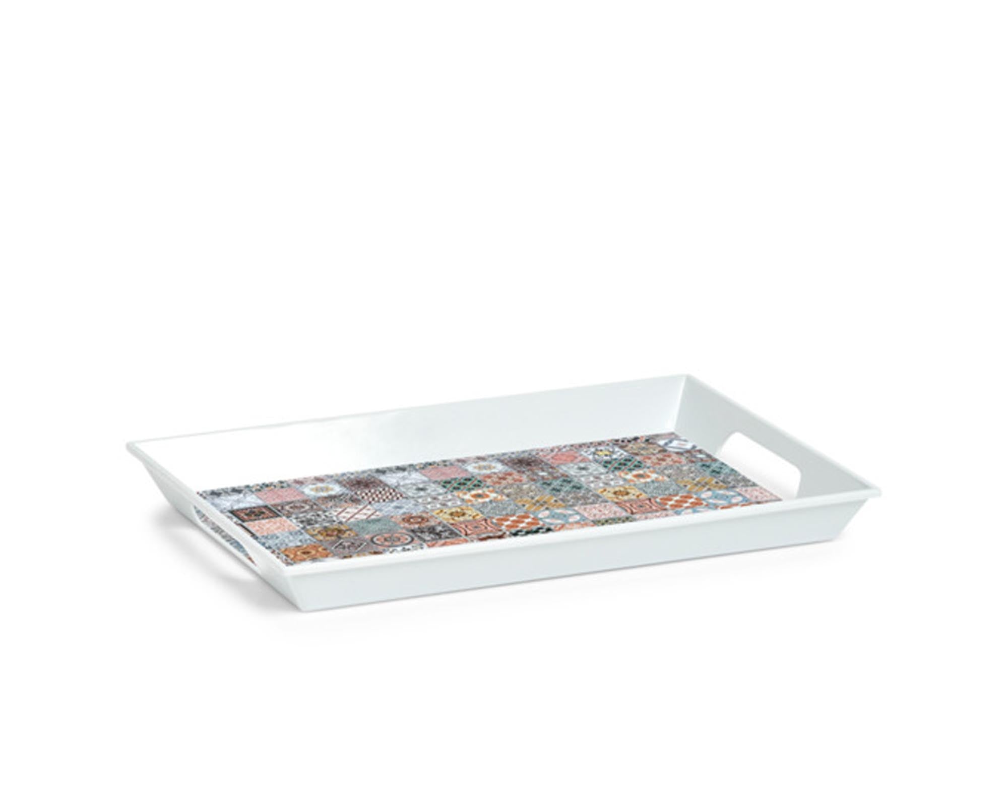 Entdecke das ZELLER Tablett Mosaik Melamin 50x35x5 cm – stilvoll, langlebig und ideal für Snacks und Getränke. Perfekt für drinnen und draußen!