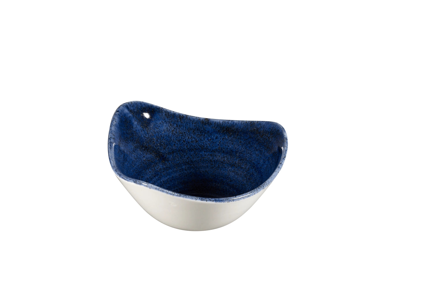 Entdecken Sie die Stonecast Patina Cobalt Blue Triangel Schüssel von Churchill. Handgefertigt, rustikaler Charme, hitzebeständig und spülmaschinenfest.