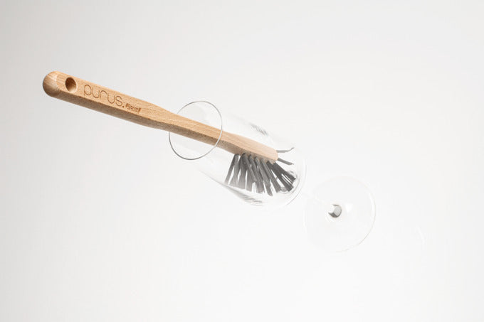 Die EBNAT Abwaschbürste Purus Extra Soft, 26.5 cm, ist ideal für sanftes und gründliches Reinigen empfindlicher Oberflächen.