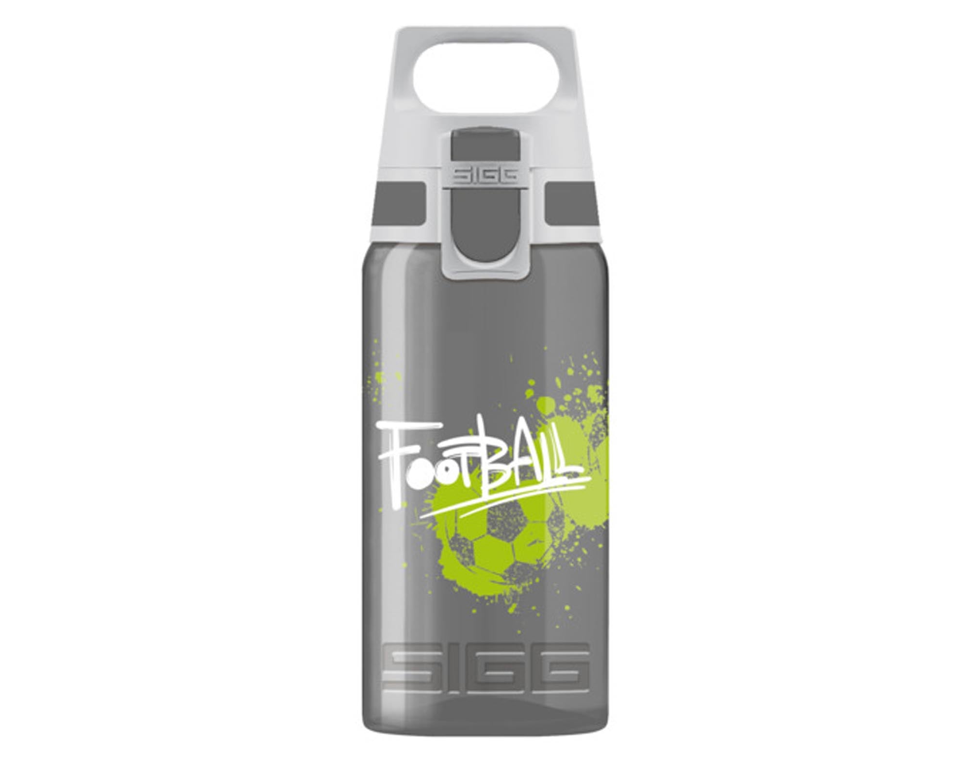 Trinkflasche Bottle Viva One Football Tag 0.5 l in  präsentiert im Onlineshop von KAQTU Design AG. Flasche ist von SIGG