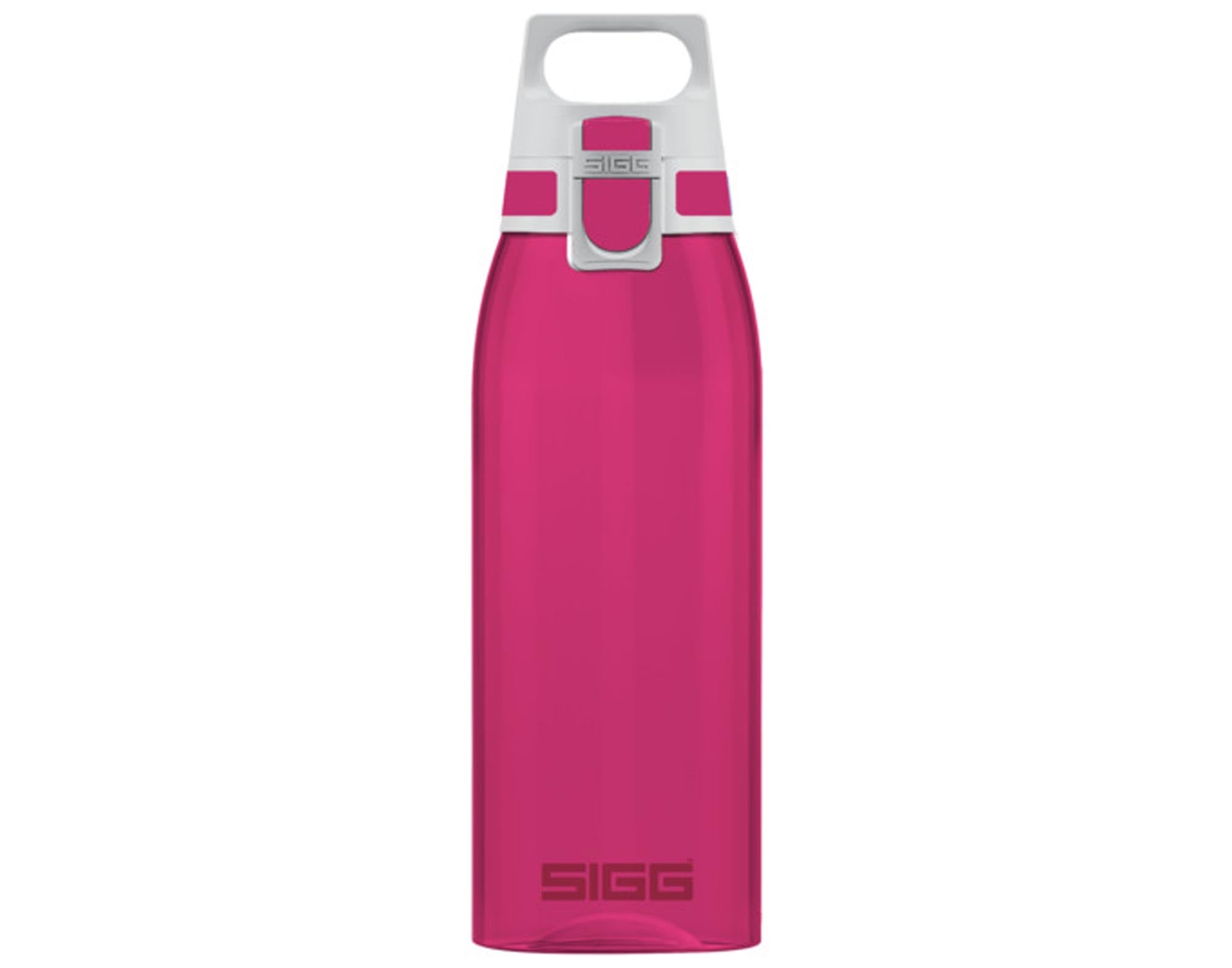 SIGG Trinkflasche Bottle Total Color berry 1 l in  präsentiert im Onlineshop von KAQTU Design AG. Flasche ist von SIGG