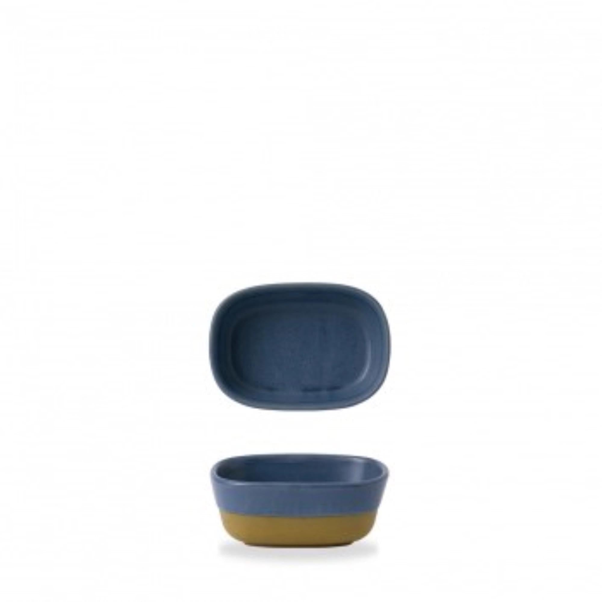 Elegante, tiefblaue Porzellanschale (12x8.8x5cm) von Churchill, ideal für Snacks und Dips, spülmaschinen- und mikrowellengeeignet.
