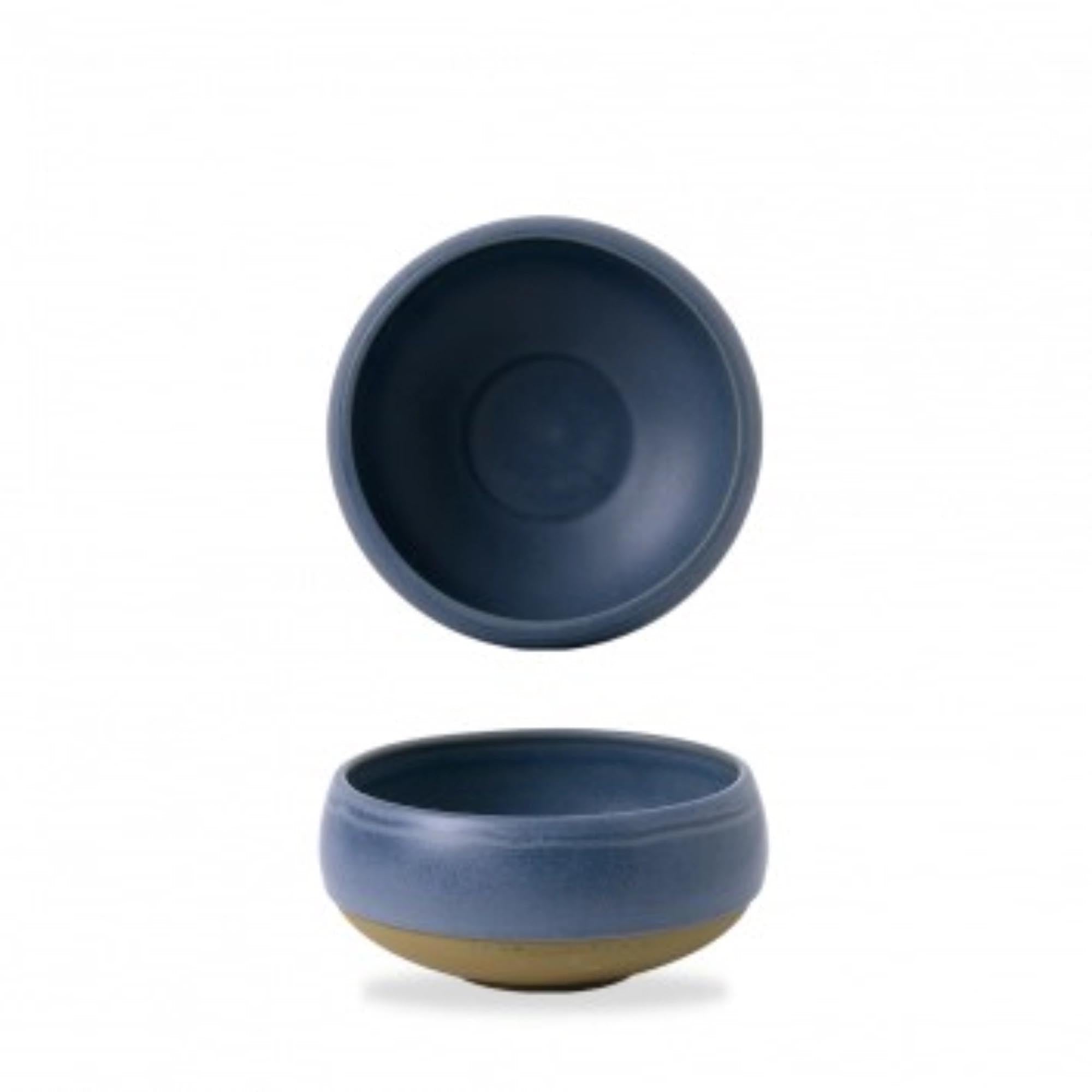 Elegante Oslo Blue Schüssel von Churchill, 113,6cl, aus glasiertem Porzellan, spülmaschinenfest, ideal für Salate und Suppen.