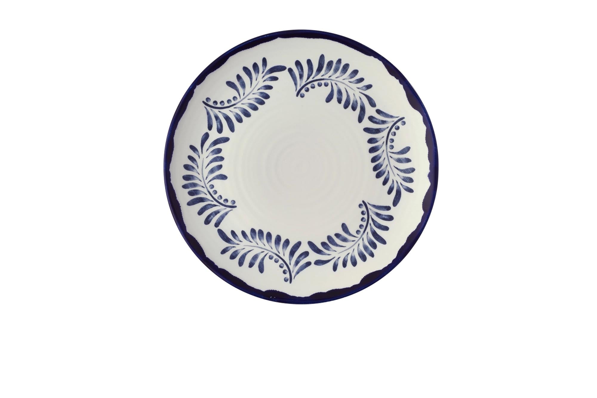 Elegante, organische Coupe Teller (27,5 cm) aus robuster Keramik, ideal für mediterrane Menüs. Spülmaschinen- und mikrowellengeeignet.